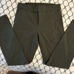 Athleta stretch cargo pants. Size 6